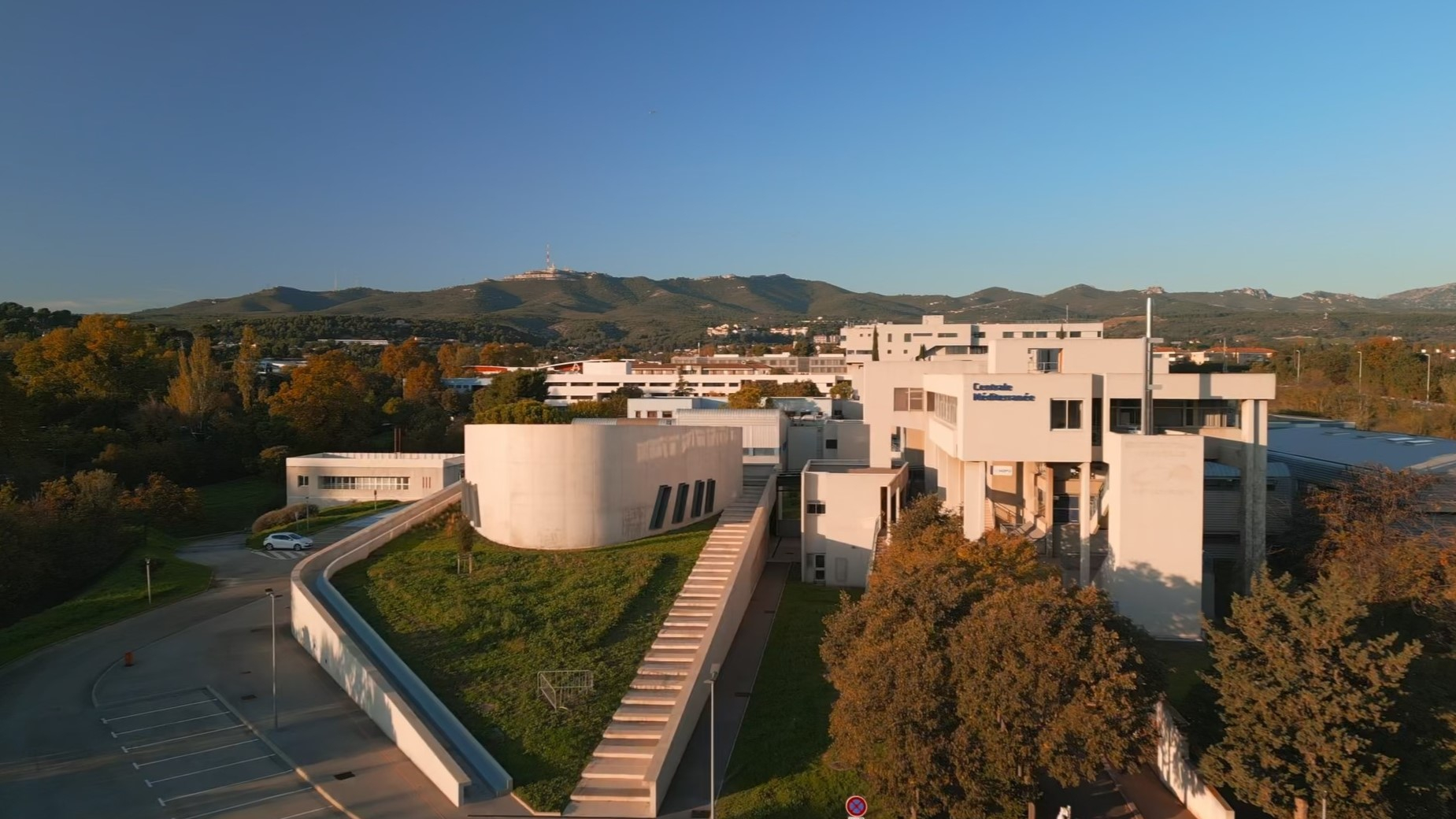 Vue aérienne du campus de Marseille